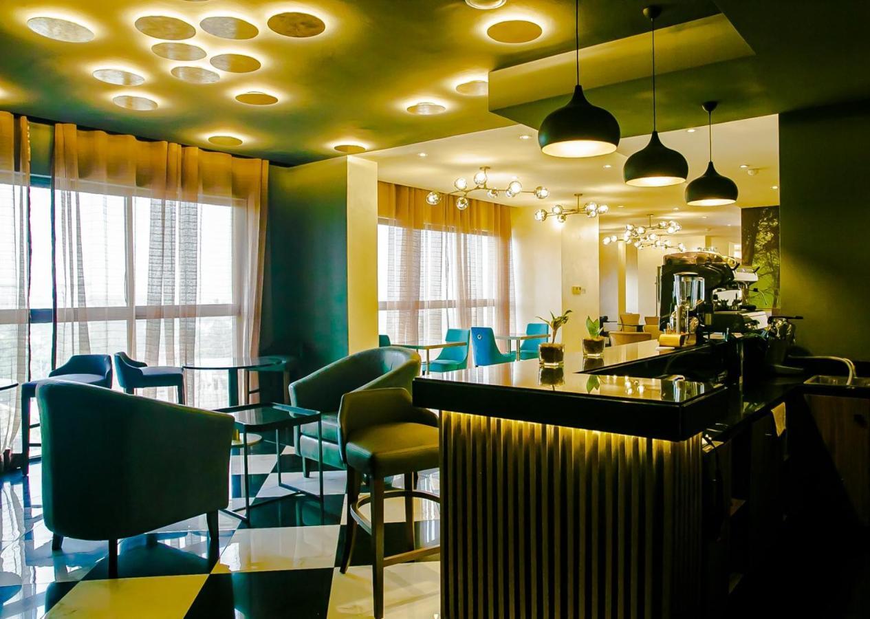 Royal Residences By Design Union Aliayabiagba Екстериор снимка